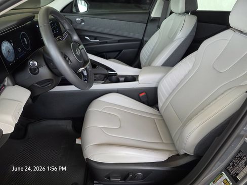 Certified 2025 Hyundai Elantra Limited FWD image 12
