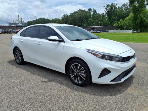 Used 2023 Kia Forte LXS w/ LXS Technology Package FWD image 7