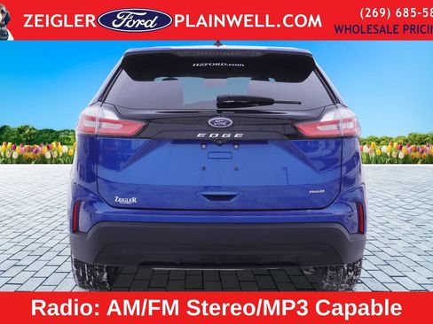 Used 2021 Ford Edge SE image 3