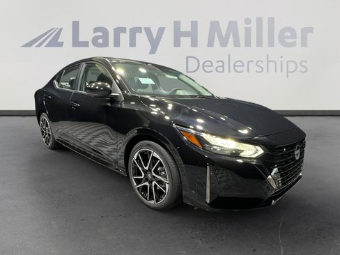 New 2025 Nissan Sentra SR w/ SR Premium Package image 7