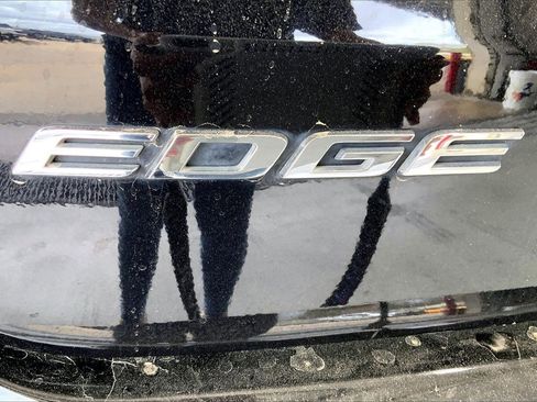 Used 2020 Ford Edge SE image 9