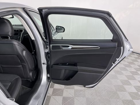 Used 2016 Ford Fusion SE w/ Equipment Group 202A image 27