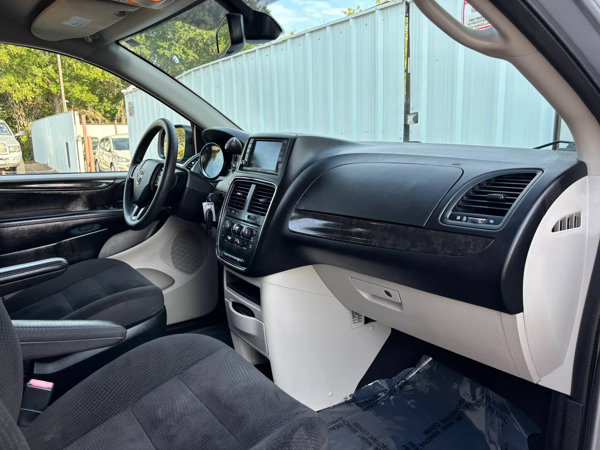 Used 2019 Dodge Grand Caravan SE w/ UConnect Hands-Free Group FWD image 14