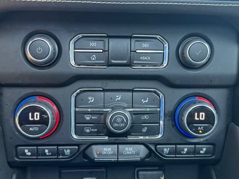 Used 2023 Chevrolet Tahoe Premier w/ Advanced Technology Package AWD/4WD image 28
