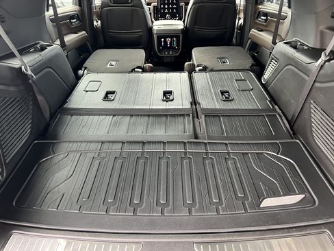 Used 2025 GMC Yukon Denali Ultimate AWD/4WD image 21