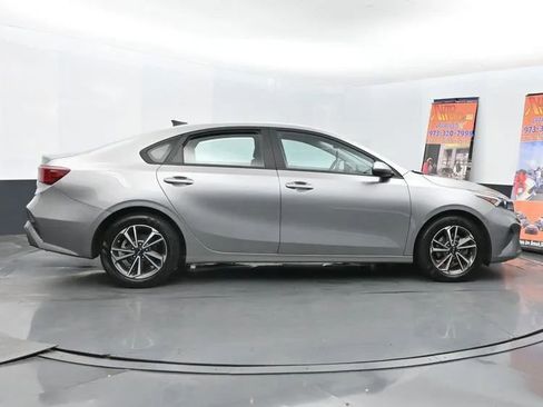 Used 2023 Kia Forte LXS FWD image 4