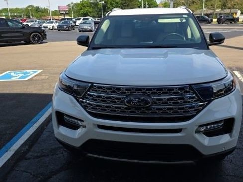 Used 2022 Ford Explorer Limited w/ Equipment Group 301A AWD/4WD image 3