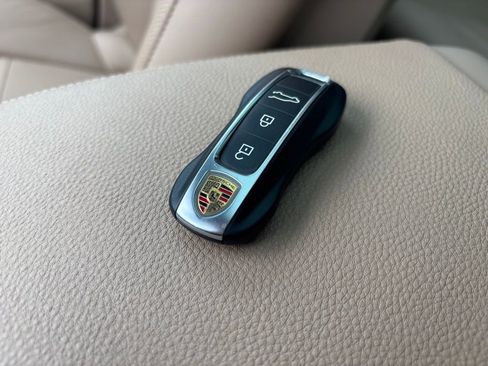 Used 2019 Porsche Cayenne S image 41