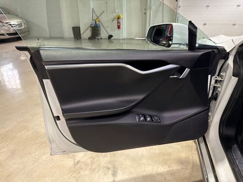 Used 2015 Tesla Model S 60 RWD image 22