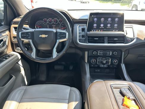 Used 2021 Chevrolet Suburban LT w/ LT Signature Package RWD image 24