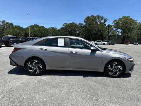 Certified 2024 Hyundai Elantra Limited FWD image 9