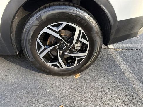 Certified 2025 Kia Sportage LX image 30