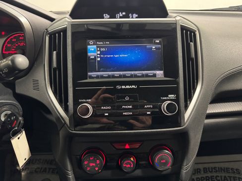 Used 2018 Subaru Crosstrek 2.0i Premium image 11