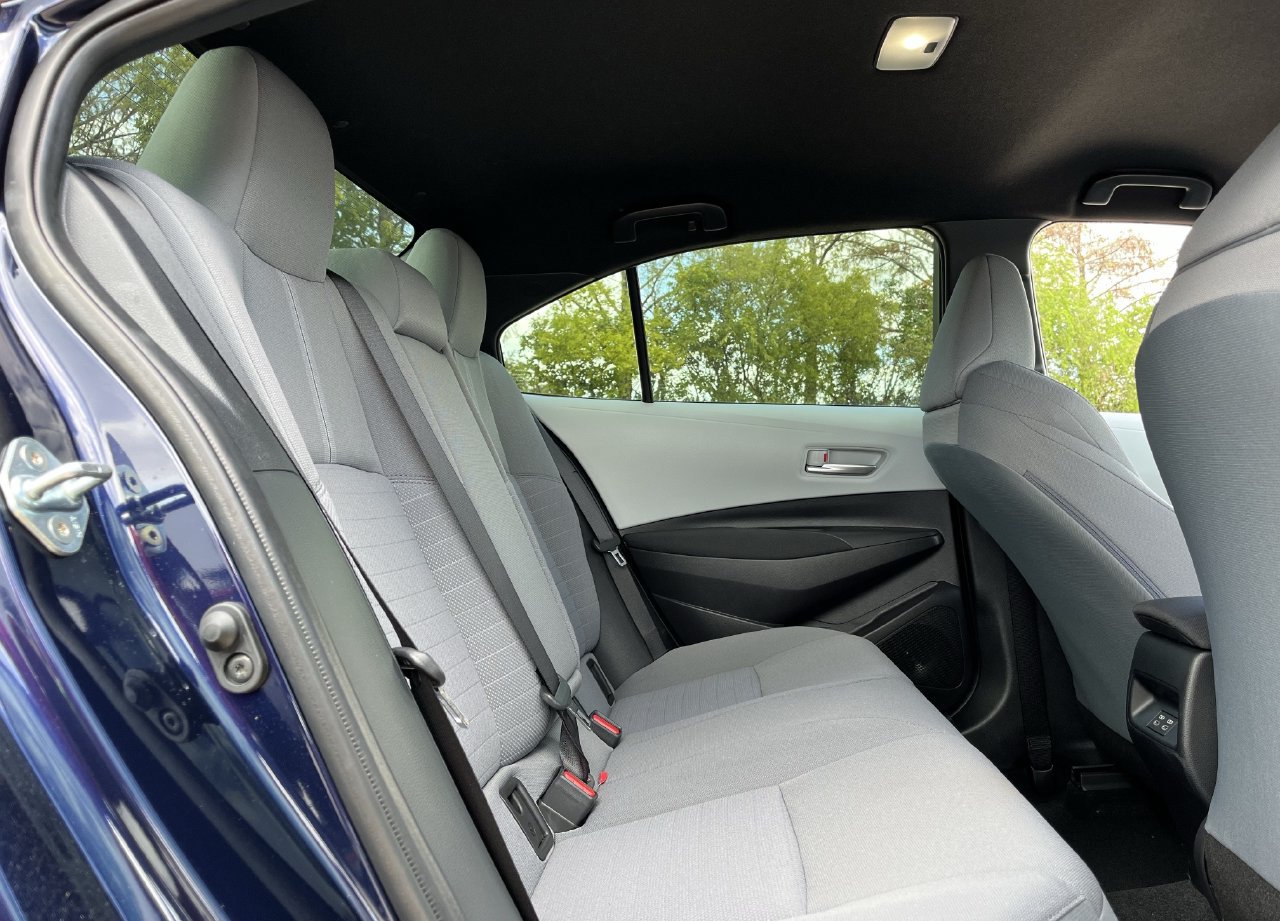 Used 2026 Toyota Corolla SE w/ SE Premium Package FWD image 26