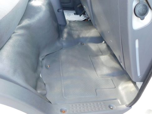 Used 2020 Isuzu NPR image 21