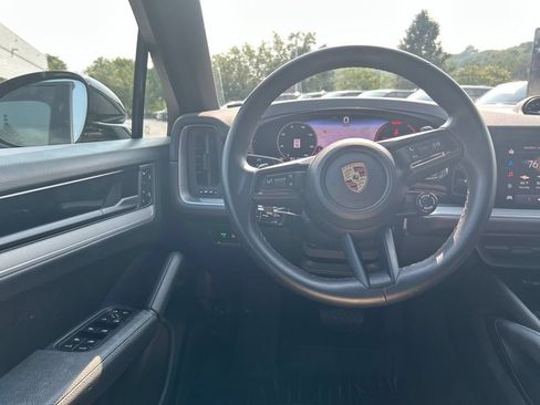 Used 2024 Porsche Cayenne Coupe AWD/4WD image 11