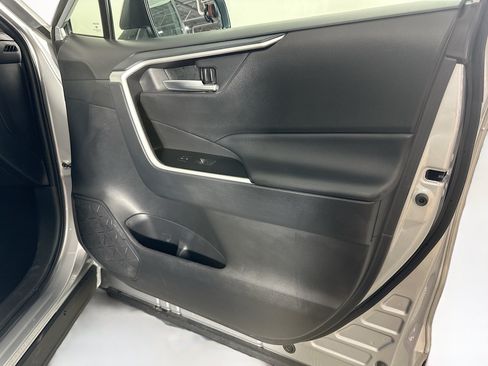 Used 2025 Toyota RAV4 XLE FWD image 30