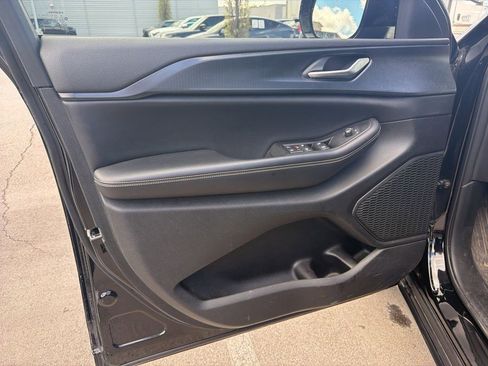 Used 2023 Jeep Grand Cherokee L Laredo image 11