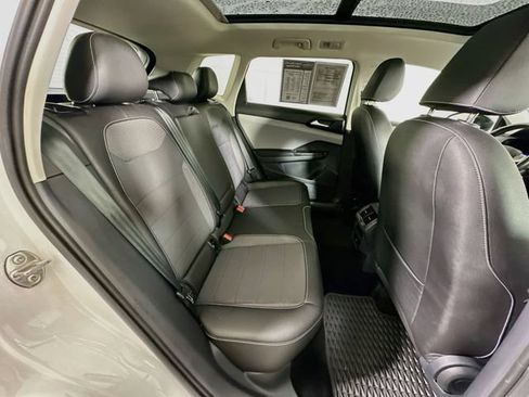 Certified 2023 Volkswagen Taos SE w/ Panoramic Sunroof Package AWD/4WD image 27