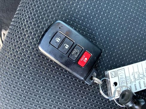 Used 2018 Toyota RAV4 XLE image 15