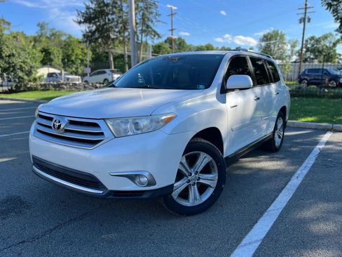 Used 2012 Toyota Highlander Limited w/ Tow Pkg AWD/4WD image 3