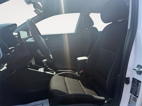 Used 2023 Kia Rio S image 9
