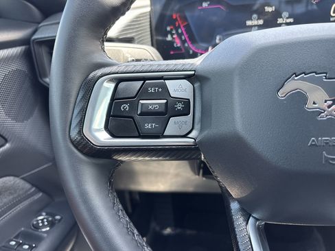 Used 2025 Ford Mustang Coupe RWD image 25