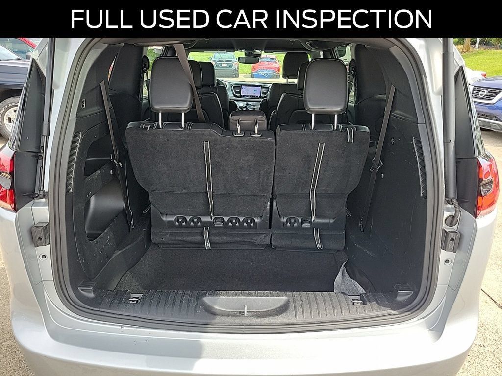 Used 2022 Chrysler Pacifica Touring-L w/ S Appearance Package FWD image 6