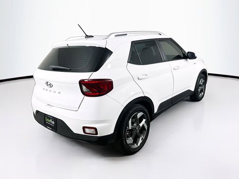 Used 2024 Hyundai Venue SEL image 9