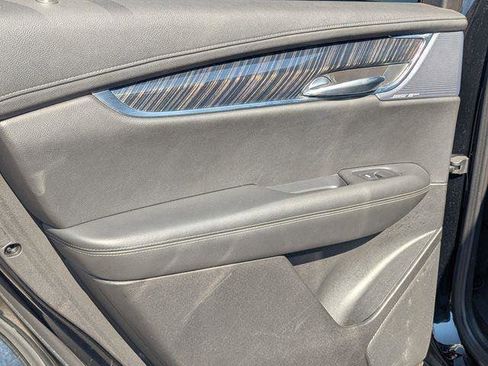 Used 2023 Cadillac XT6 Premium Luxury image 12