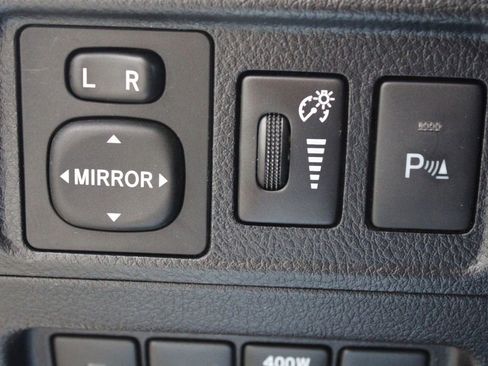 Used 2017 Toyota 4Runner Limited AWD/4WD image 29