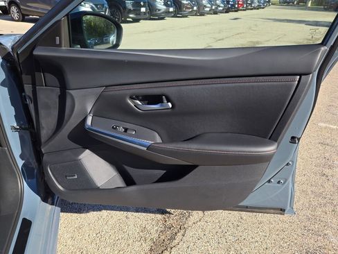 Used 2025 Nissan Sentra SR w/ SR Premium Package image 6