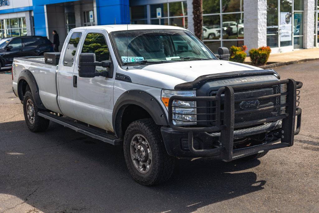 Used 2015 Ford F250 XL w/ Power Equipment Group AWD/4WD image 2