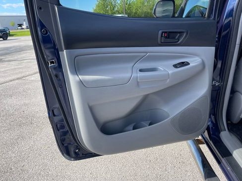 Used 2012 Toyota Tacoma 4x4 Double Cab w/ SR5 Pkg image 15