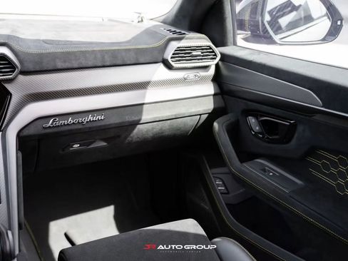 Used 2023 Lamborghini Urus Performante AWD/4WD image 38