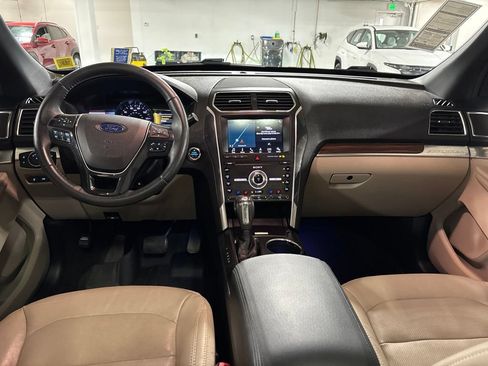 Used 2019 Ford Explorer Limited w/ Ford Safe & Smart Package AWD/4WD image 10