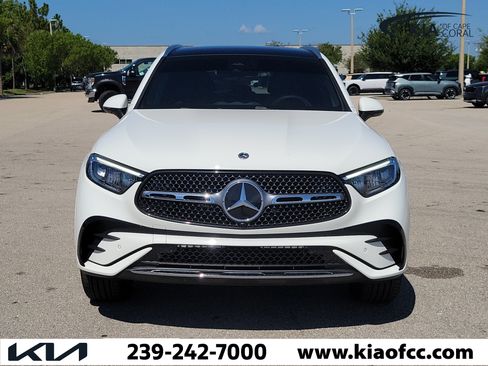 Used 2025 Mercedes-Benz GLC 300 4MATIC image 2