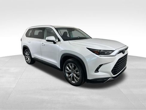 Used 2024 Toyota Grand Highlander AWD image 7