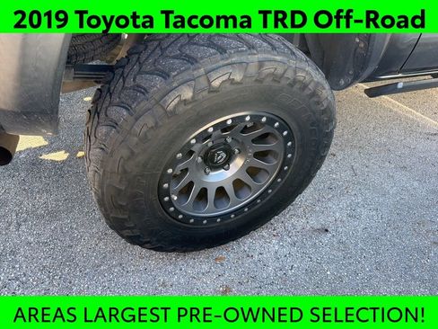 Used 2019 Toyota Tacoma TRD Off-Road image 3