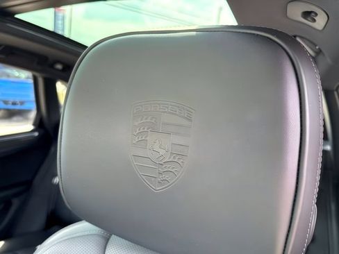 Used 2023 Porsche Macan AWD/4WD image 17