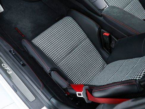 Used 2018 Porsche 911 GT3 image 26