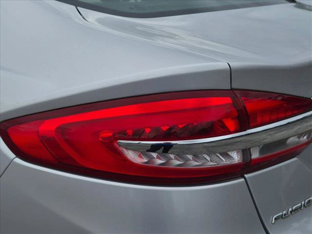 Used 2018 Ford Fusion SE w/ Fusion SE Technology Package FWD image 8