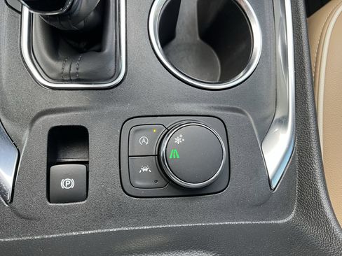 Used 2022 Chevrolet Traverse Premier image 18