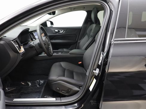 Used 2025 Volvo V60 B5 Cross Country Plus image 5