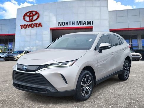 Used 2023 Toyota Venza LE image 2