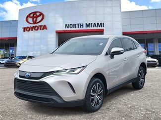 Used 2023 Toyota Venza LE video 2