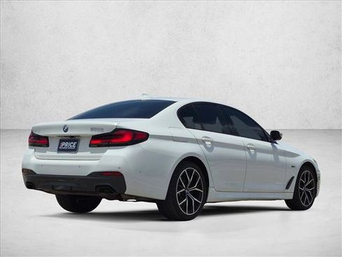 Used 2022 BMW 530e w/ M Sport Package RWD image 5