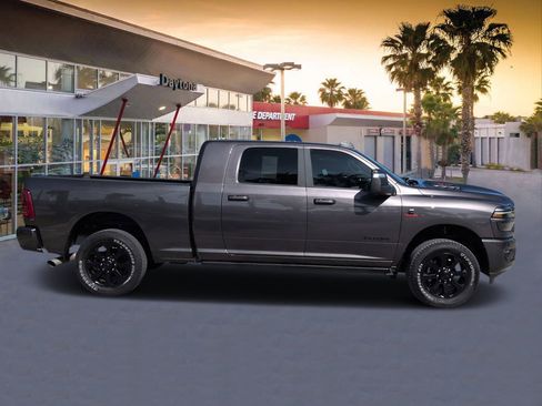Certified 2025 RAM 2500 Laramie AWD/4WD image 2