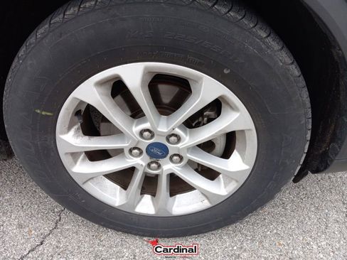 Used 2020 Ford Escape SE image 2