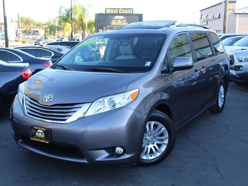 Used 2016 Toyota Sienna XLE FWD image 40